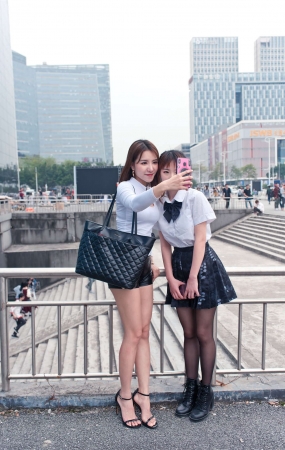 皮热裤性感美女