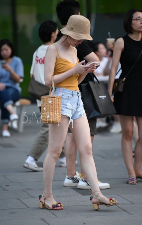 比诺-长腿白皙美女-12P