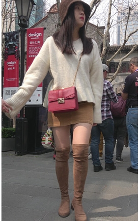 漂亮还有气质的高靴美女