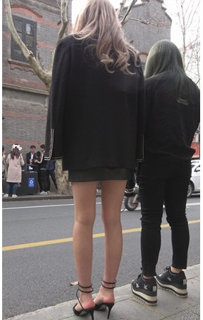 苗条的气质小姐姐
