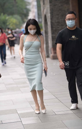 一双性感的高跟鞋