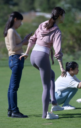 活跃瑜伽美女