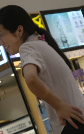 美女销售员的印花丝袜