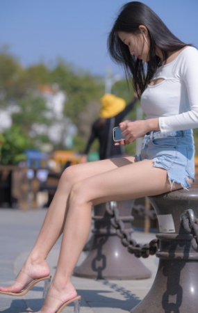 美腿热裤女孩