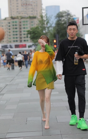黄衣绿裙