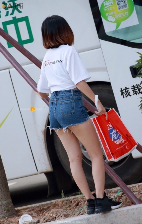 翘臀高腰热裤 小露红内内-10P