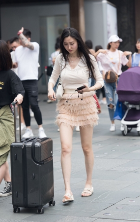 短裙气质美女
