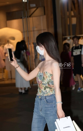 魅力牛仔裤美女