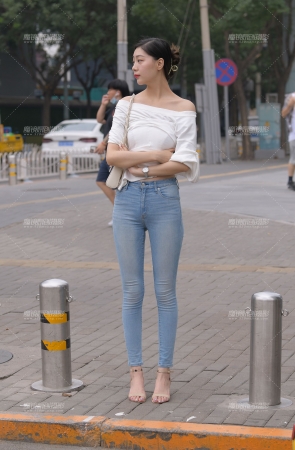 一只麋鹿摄影作品  高挑的紧牛美女 [322P1V-14.1GB]