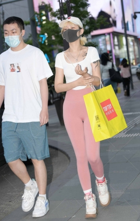 圆溜溜的紧身裤穿搭 240409-9-27 15P