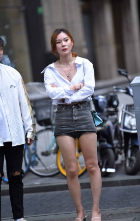 白衬衫姐姐