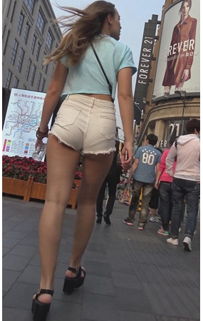 白色热裤国外妹子