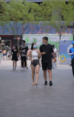 长发齐腰小姐姐