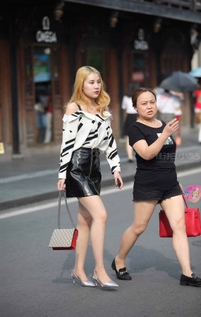 时尚性感皮裙靓女