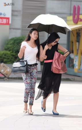 美腿高跟小姐姐