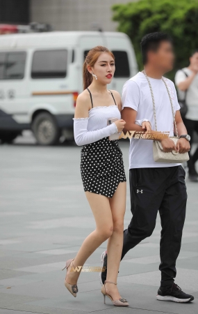 腿长的有点过分了