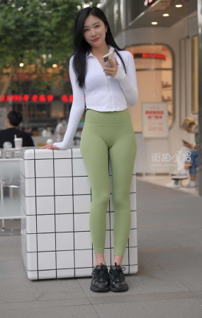 【5月摄影作品】绿色紧身裤美女