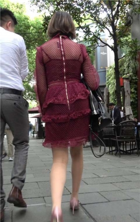 4K 性感身材街拍高跟红裙美女