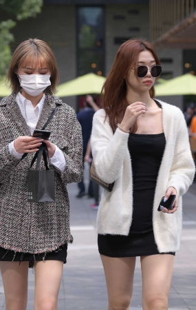 雪白美腿小姐姐