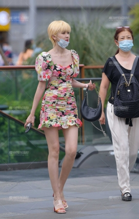 美腿高跟小姐姐