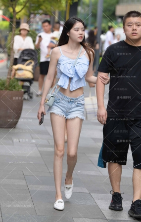 23610-36=109√清秀脱俗√热裤美腿女生 18P