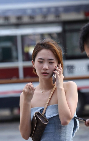 香肩美女