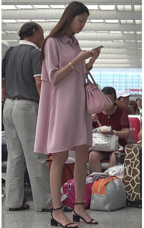 粉裙小姐姐