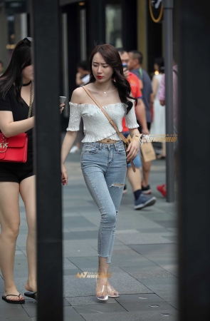 紧牛苗条长腿