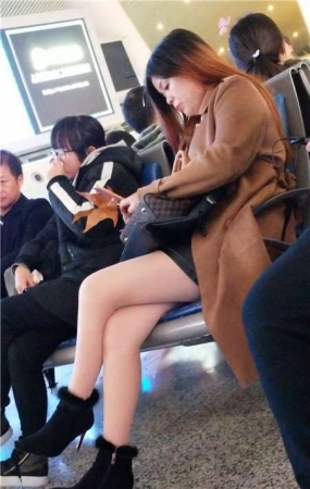 4k-候车室的白皙大长腿性感少妇