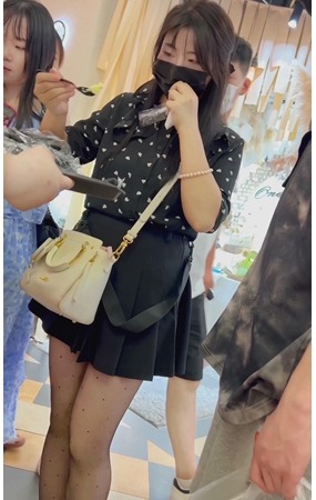 黑裙小姐姐