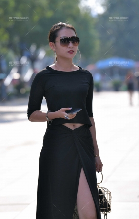 性感黑裙美女