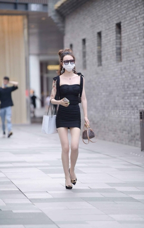 苗条好身材靓女