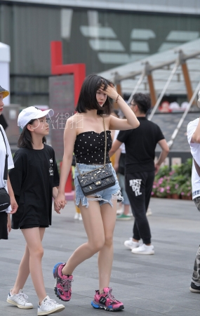 夏天热裤美眉，就是迷人-14P