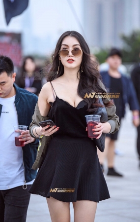 吊带短裙高跟凉鞋气质女