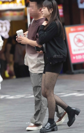 黑丝街拍少妇-21P