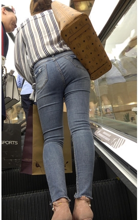 牛仔紧身裤小姐姐