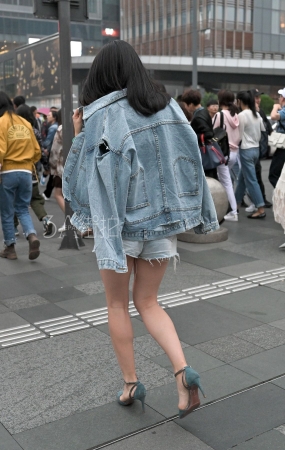 【摄霸】丰满热裤高跟美女-12P
