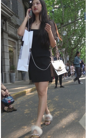 漂亮的黑色连衣裙美女小姐姐