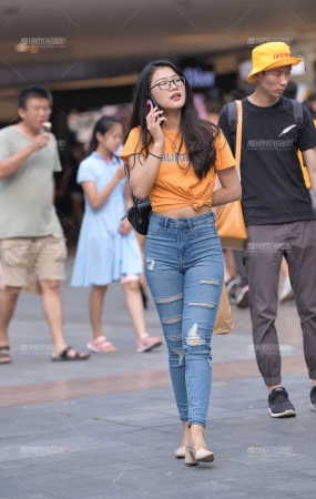 天街de紧牛小姐姐