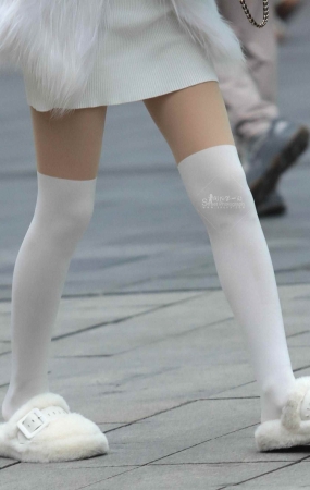 白丝街拍少妇-13P