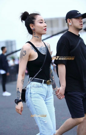 潮流纹身小背心