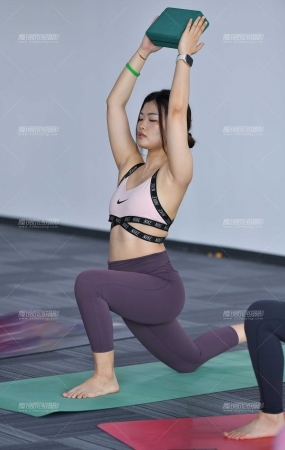 微丰腴瑜伽优美舒展