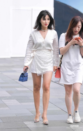 白裙高跟鞋美女 21-09-02-40