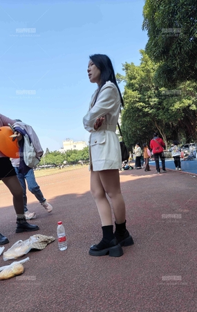球场气质肉丝少妇