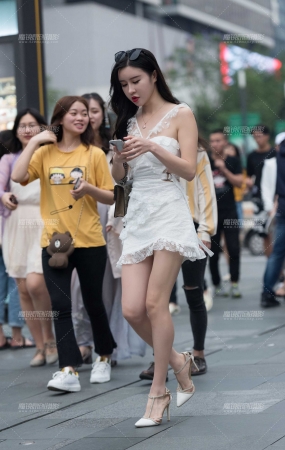 身材高挑的美女