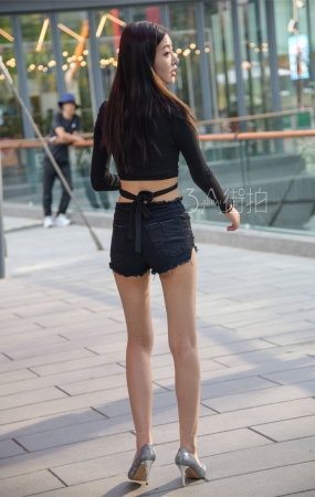 穿热裤美女的性感魅力-13P
