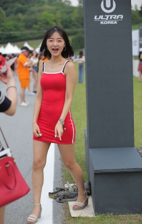 红色紧身包臀裙翘臀