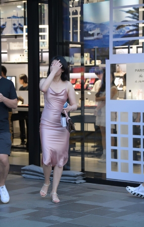 气质丝滑美女