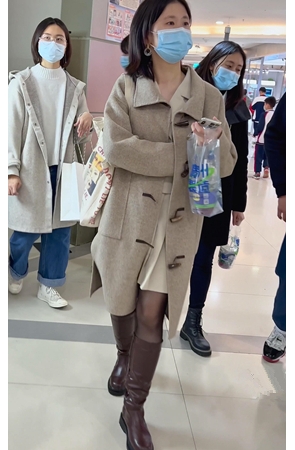 短发小姐姐