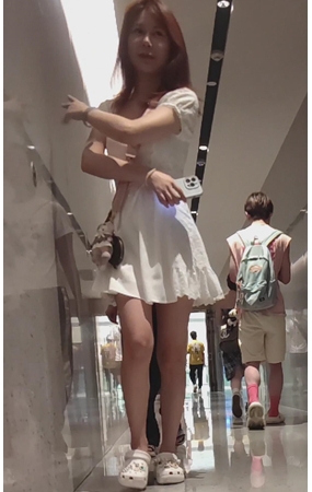 白裙美女